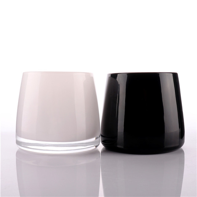 Einzigartig geformtes Luxus-Kerzenglas aus weißem Glas