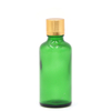 Grüne Flasche mit ätherischem Öl mit Kappe
